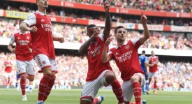 父子同场竞技的梦想：阿什利-扬与儿子泰勒-扬的足球传奇即将开启